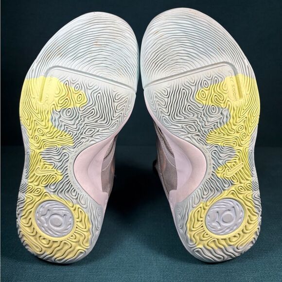 Size 7.5 - Men’s Nike KD Trey X Wolf grey volt crimson shoes - Picture 7 of 8